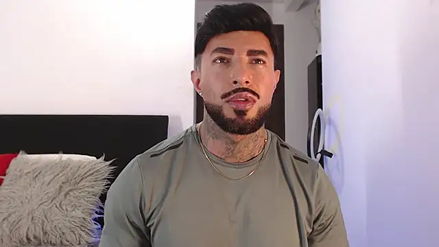 andrea_de_lucaa webcam