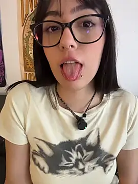 HinaSweet webcam