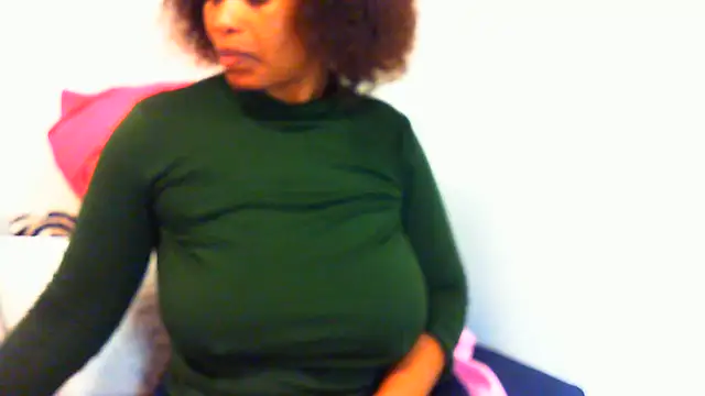 NAUGHTIECURVY webcam