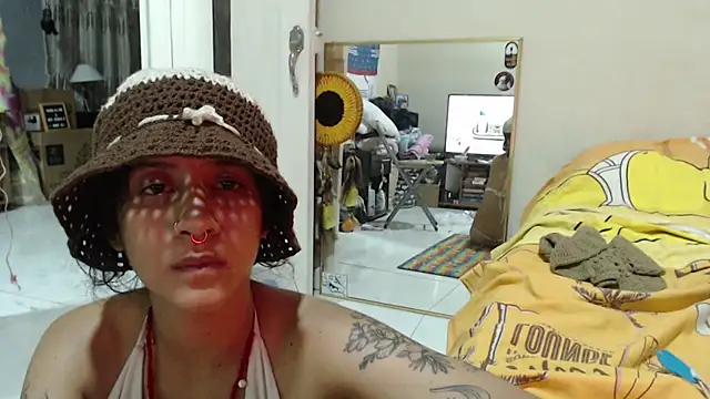 AlinaWoolf_ webcam