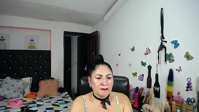 Watch mature_bigboobs10 live on EroticFlix - High definition streams