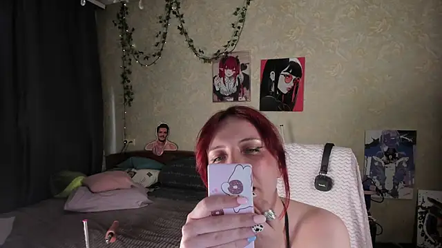Love_is_Lola webcam