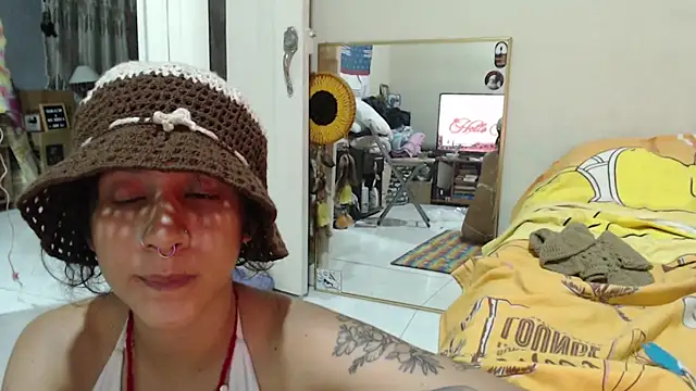 AlinaWoolf_ webcam