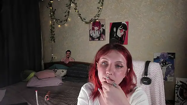 Love_is_Lola webcam