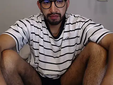 thomass1018 - Thomass1018's free webcam - UK Sex Cams
