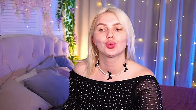 AmeliaWeells webcam