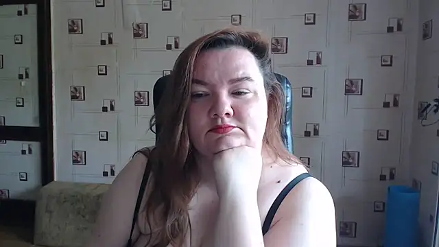 TasyaBigTTs webcam