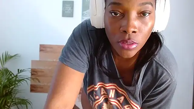 Nahomy_Tunner webcam