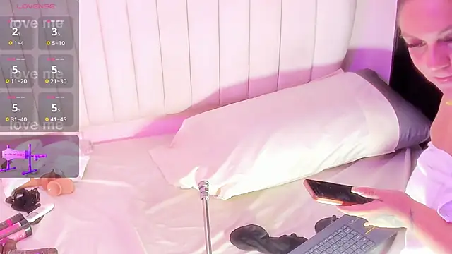 sharlotthe_bigass webcam
