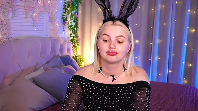 AmeliaWeells webcam