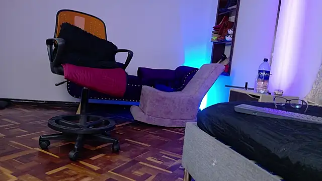 Scarlet_Hiit webcam