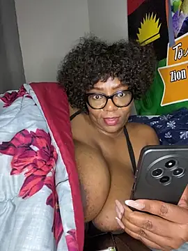 Watch BoobsQueeen live on EroticFlix - High definition streams