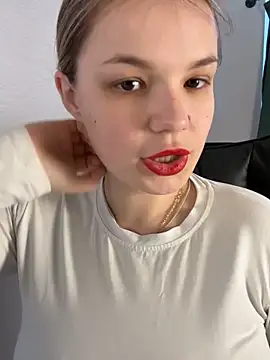 kimevanss (F young) - doggy pose