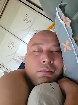 123wcnmlgb123 (Ask my age) - 赚钱给嫂子买特斯拉