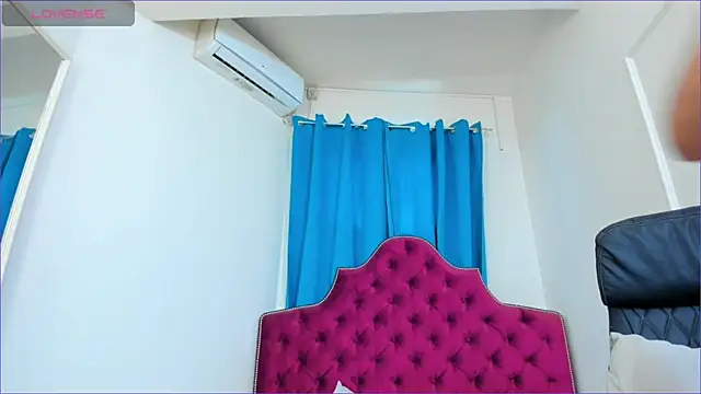 ninnadee live cam on StripChat
