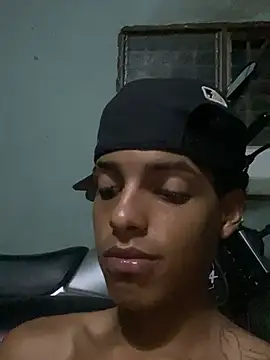 Aleexxx_2005 webcam