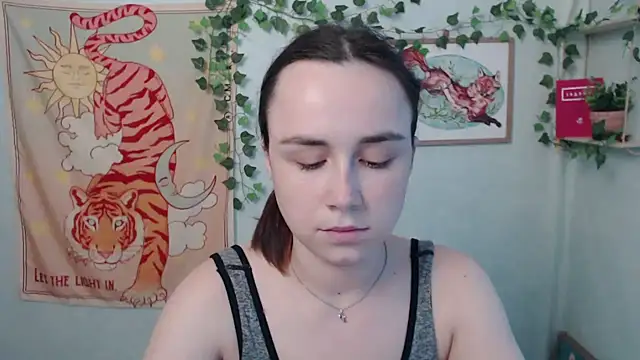 VeryVeryVeryShy_ live cam on StripChat