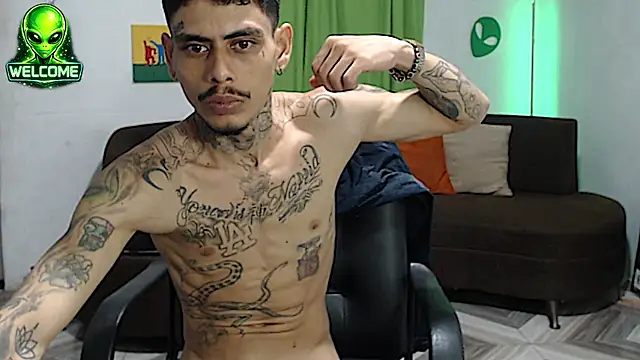 alpha_zom live cam on StripChat
