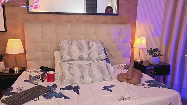 Isabella_cherry69 webcam