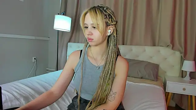 Valerie_Woods webcam