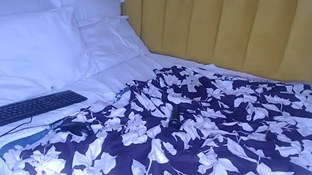Bella_2025 webcam