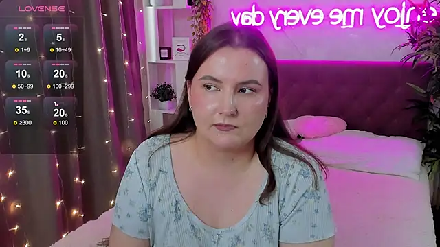 FeralPeach webcam
