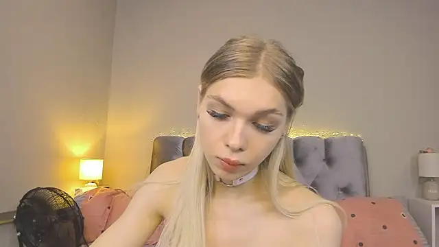 Blondy_Fina webcam
