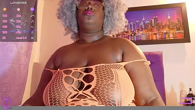 ebony_NeighborMoans webcam