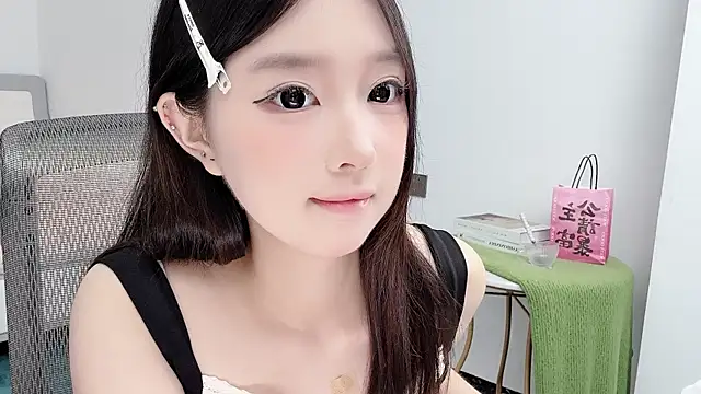 Watch Yoyo33355 live on EroticFlix - High definition streams
