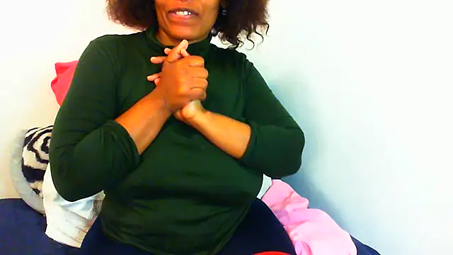 NAUGHTIECURVY webcam