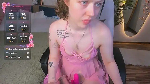 Lunar_Lily webcam