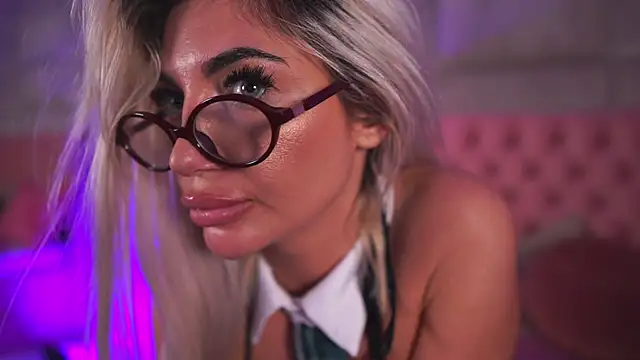 snowyelsaa - SnowyElsaa's free webcam - UK Sex Cams