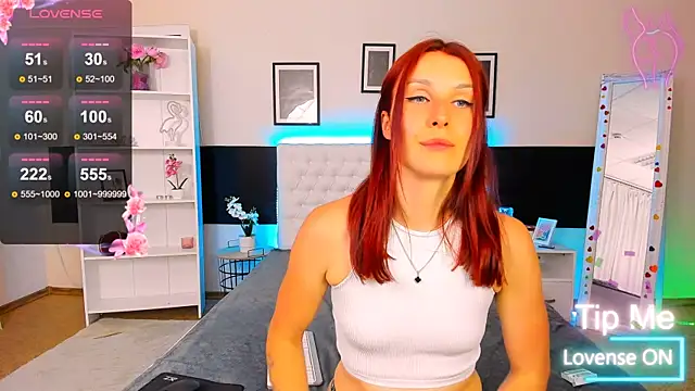 KiraNeeww webcam
