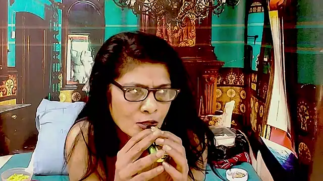 IndianAllure webcam