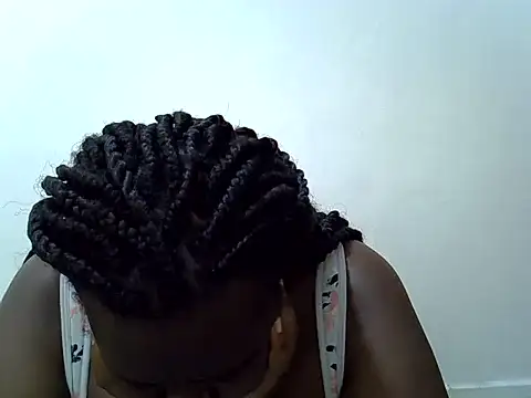 yummyqueen254 live cam on StripChat