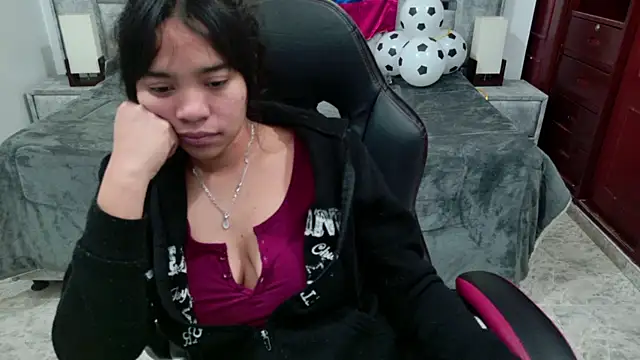 Watch laureentt_ live on EroticFlix - High definition streams