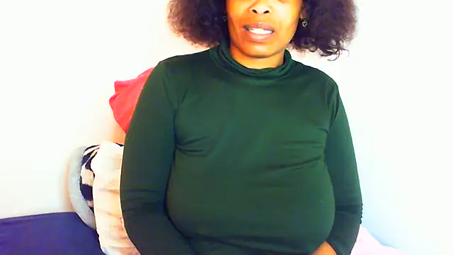 NAUGHTIECURVY webcam