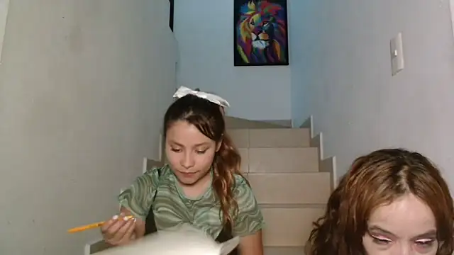 3littles - 3littles's free webcam - UK Sex Cams