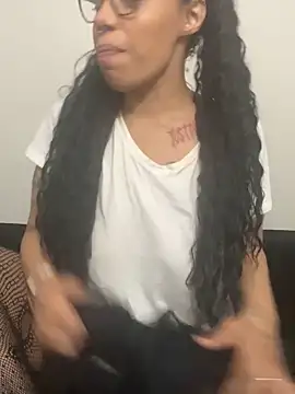 Desirae_Luciano
