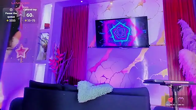 Queens_Wonders_Blonders webcam