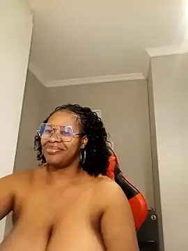bustylisa1983 webcam