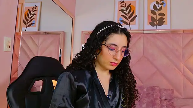 DemiJones_ live cam on StripChat