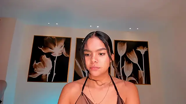 Watch SaphiraJames live on EroticFlix - High definition streams