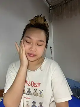 Almira6868 webcam