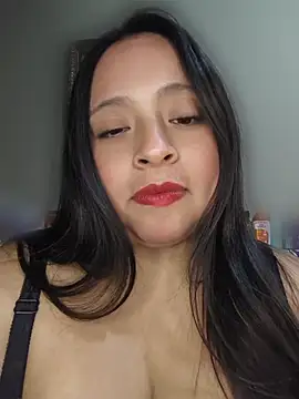 Gatitadiablita35 webcam