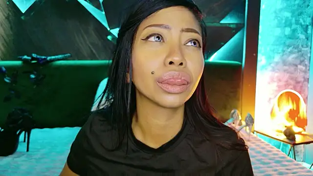 Watch ElyaQuinn live on EroticFlix - High definition streams