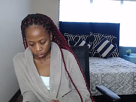 QUEENMANDYY webcam