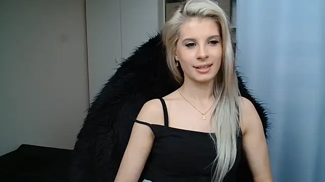 KristineGlow webcam