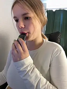 KimEvanss webcam