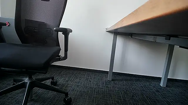 69bezfleku (Ask my age) - Cum in busy office! last tipper gets vid